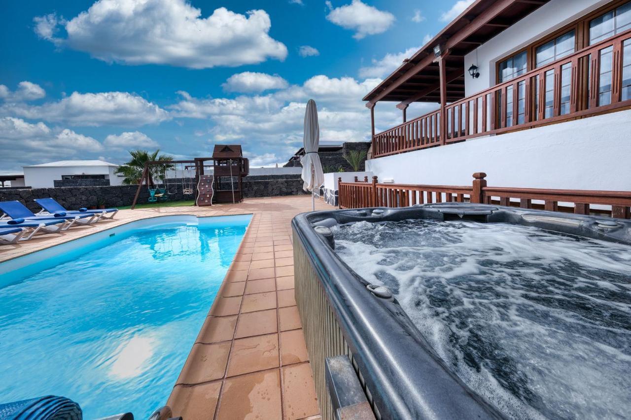 Villa Flavia-Private Pool, Jacuzzi, Sea Views Плая Бланка Екстериор снимка